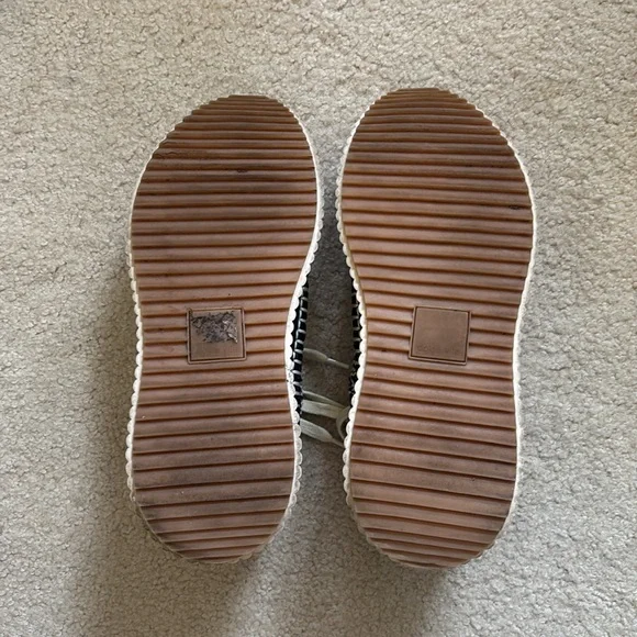 DOLCE VITA | Nicona Black & White sneakers, size 9.5 - Picture 4 of 4